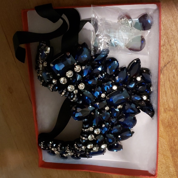 Necklace - Picture 2 of 3